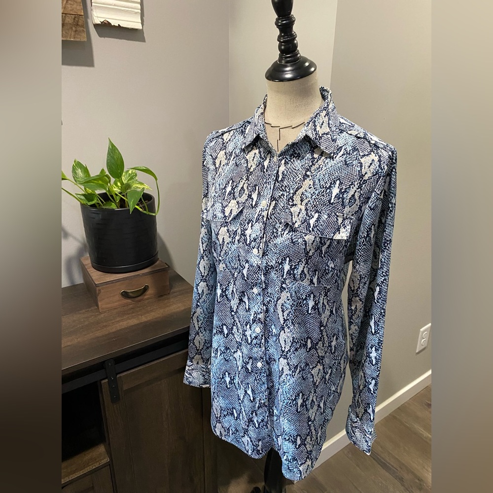 Banana Republic blouse blue snake print. Size Small Tall - Picture 10 of 16